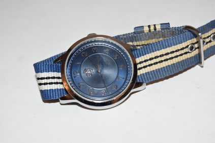 Brooks Brothers Men's Wrist Watch Japan Movement Navy Nylon Band works great!!!