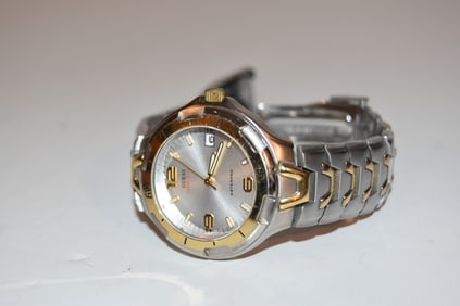 Vtg Guess Waterpro Watch Men Gold Silver Tone Day Date works great!!!
