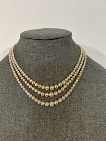 Deltah Vintage Simulated Pearls 3 Piece Set With Original Deltah Case hinges are broken on case