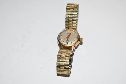 Gorgeous Vintage timex ladies wrist watch Gold Tone Stretch Band Water Resistant works great