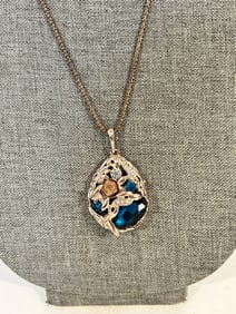 Vintage gold tone rhinestone pendant Necklace