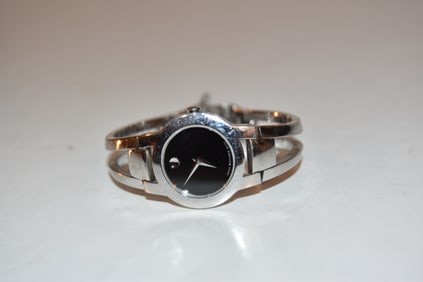 Vintage Stainless Steel Movado Women's Swiss Wrist Watch 84-E4-1842