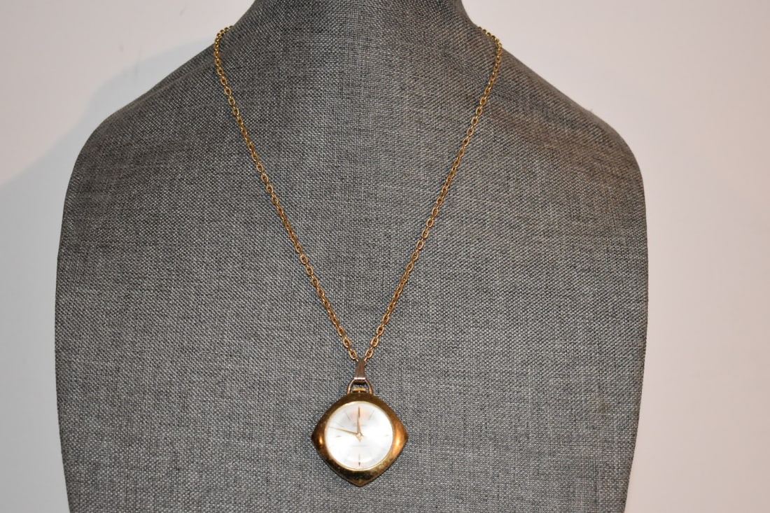 Vintage Bercona Art Deco Style Swiss Winding Watch Gold Tone Necklace Pendant Works
