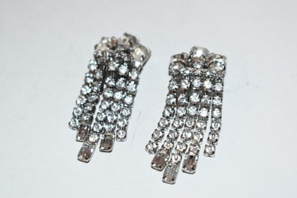 Vintage Kramer New York Rhinestone Silver Tone clipon earrings