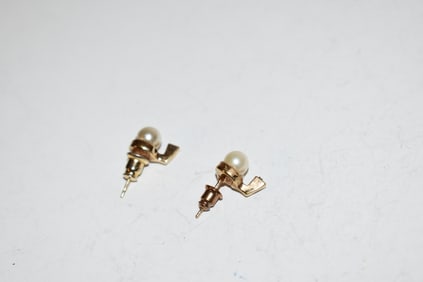 Vintage CHR Dior goldtone post Earrings