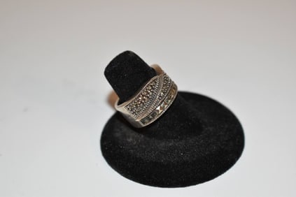 Vintage Sterling Silver marcasite Ring sz7