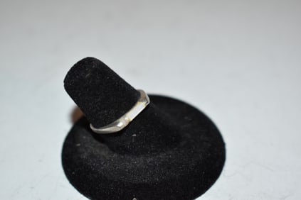 Vintage Sterling Silver mother of pearl Ring Size 7