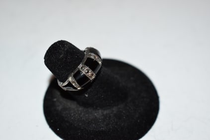 Vintage Sterling Silver onyz Marcasite Ring Size 6 missing some stones