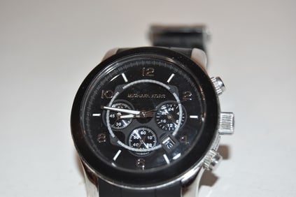 Michael Kors MK-8107 Quartz Chronograph Watch Working Great!!!