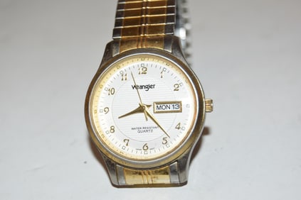 Vintage wrangler Men’s Quartz Small watch works great!!!