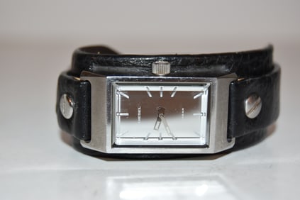 Vintage Diesel Quartz 10 BAR Analog Watch works great