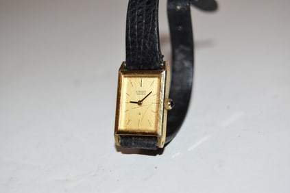 Citizen Quartz Gold tone Women's slim Watch 2200 works has scratches