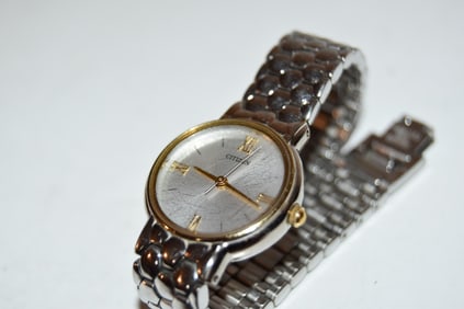 Ladies Watch Citizen W Mother Of Pearl Face 1N0044 WORKS GREAT!!!