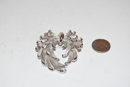 Vintage trifari wreath Brooch