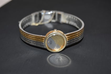 Seiko Ladies Dress Watch 1E20- 0069 Vintage Quartz Gold Tone Bracelet works