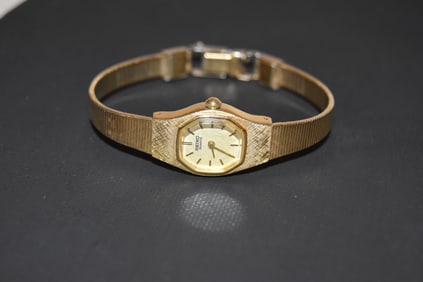 Seiko Ladies Dress Watch 5420 - 5050 Vintage Quartz gold Tone Bracelet works