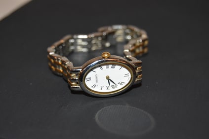Seiko Ladies Dress Watch V400-1029 Quartz TWO Tone Bracelet works