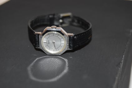 Seiko Ladies Dress Watch 1400-1140 Vintage Quartz Bracelet works NEEDS BAND