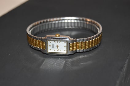 Seiko Ladies Dress Watch 1N00-5A44 Vintage Quartz Bracelet works NEEDS BAND