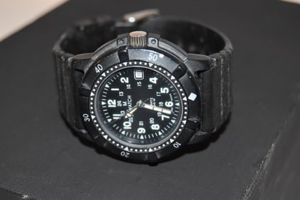 Vintage military quartz watch 200m working