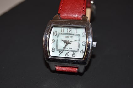 Vintage Ecclissi Sterling Silver Mother of Pear red leather Watch working