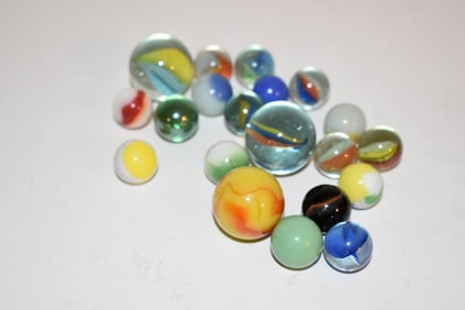 vintage lot of 20 marbles