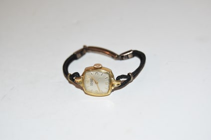 Vintage Ladies Gruen Veri Thin Watch 10kt RGP Bezel Runs Well