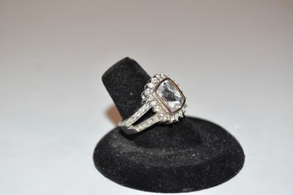 Vintage Sterling Silver CZ Ring sz 7 missing one stone