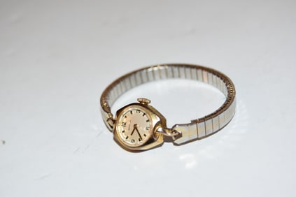 Vintage Benrus 10k Gold Filled Swiss Made Ladies Watch works great!!!