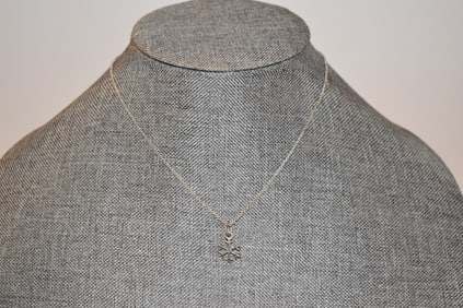Vintage Sterling Silver Snow flake Necklace 16 in