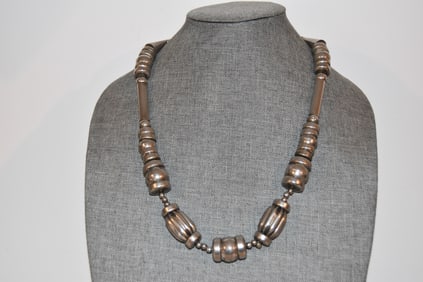 Vintage metal beaded Necklace 22"