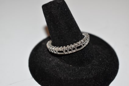 Vintage Sterling Silver rhinestone Ring size 9