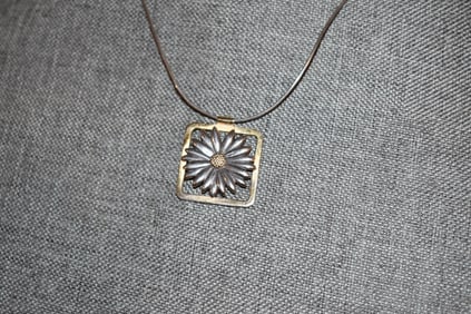 Vintage Sterling Silver Vermeal flower daisy pendant Necklace 16"
