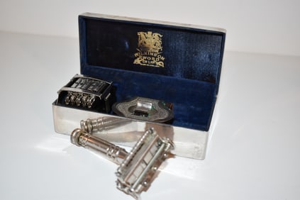 Vintage Wilkison Sword 7-Day Razor Set in Case