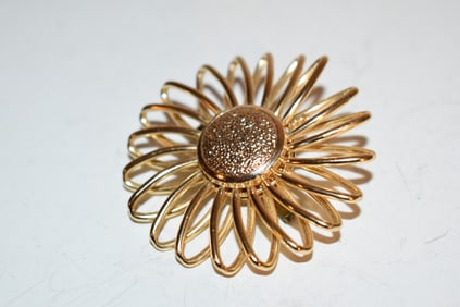 vintage goldtone brooch