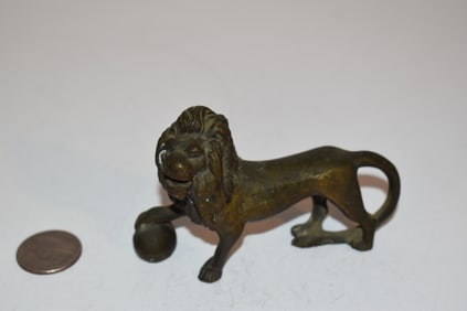Vintage Cast Iron lion paper weight 4"