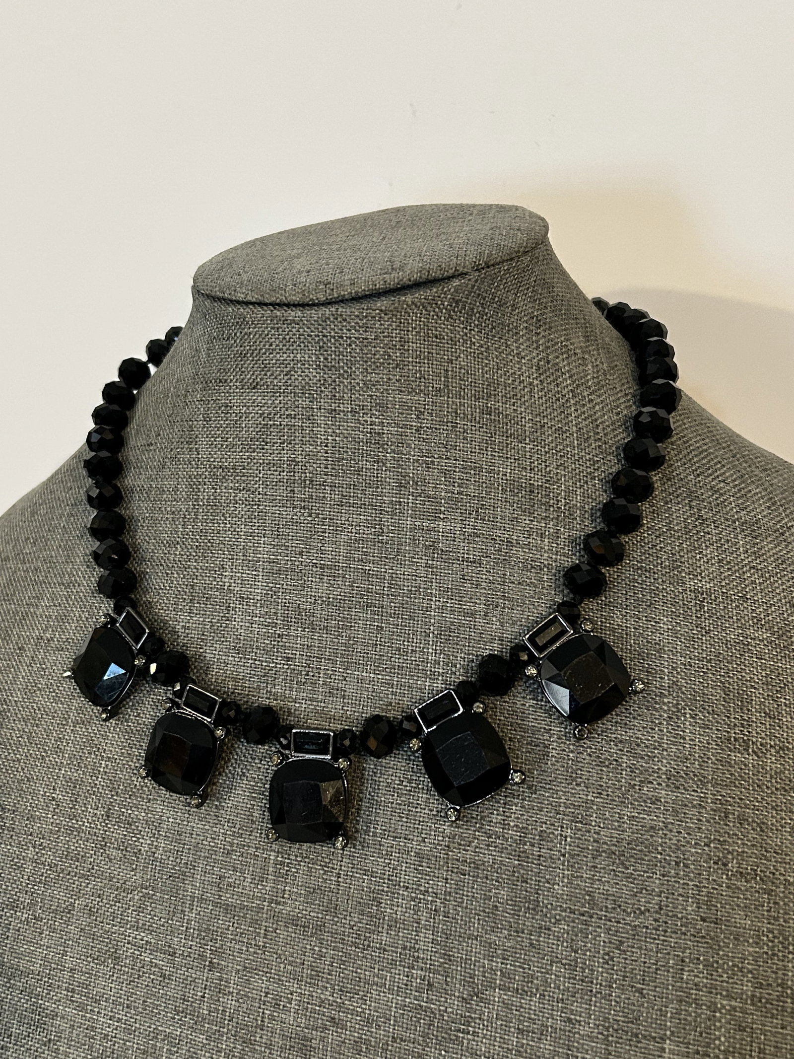 Vintage Beaded ralph lauren necklace: Vintage Beaded ralph lauren necklace Please view all photos as they are part of the description and condition of this Item, Feel free to contact me with questions or picture requests! Used Item AS IS