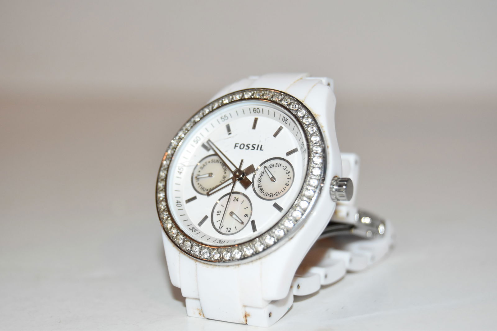 Fossil ES-1967 White Tone Quartz Analog Women's Watch Works Great!!!!: Fossil ES-1967 White Tone Quartz Analog Women's Watch Works Great!!!! Please view all photos as they are part of the description and condition of this Item, Feel free to contact me with questions or p