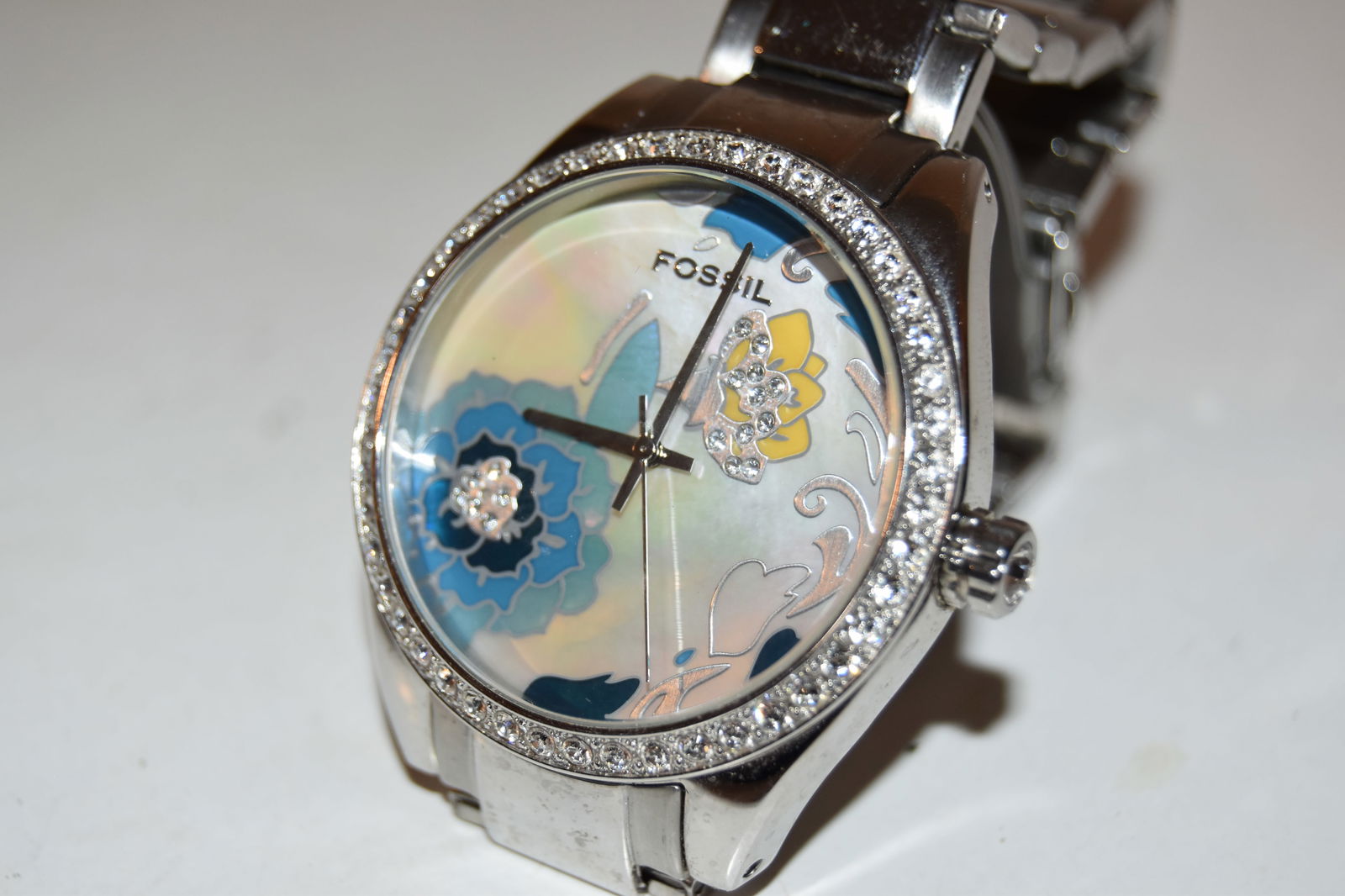 fossil watch mother of pearl floral rhinestone watch works great!!! (1 of 5)