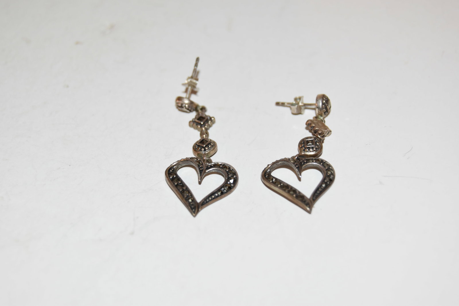 Vintage Sterling Silver thailand marcasite heart Earrings: Vintage Sterling Silver thailand marcasite heart Earrings Please view all photos as they are part of the description and condition of this Item, Feel free to contact me with questions or picture reque