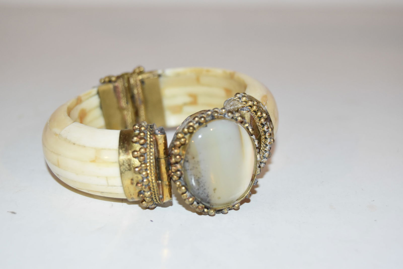 Vintage Antique Bovine Bone/Brass Hinged Bangle Bracelet Pin Closure (1 of 4)