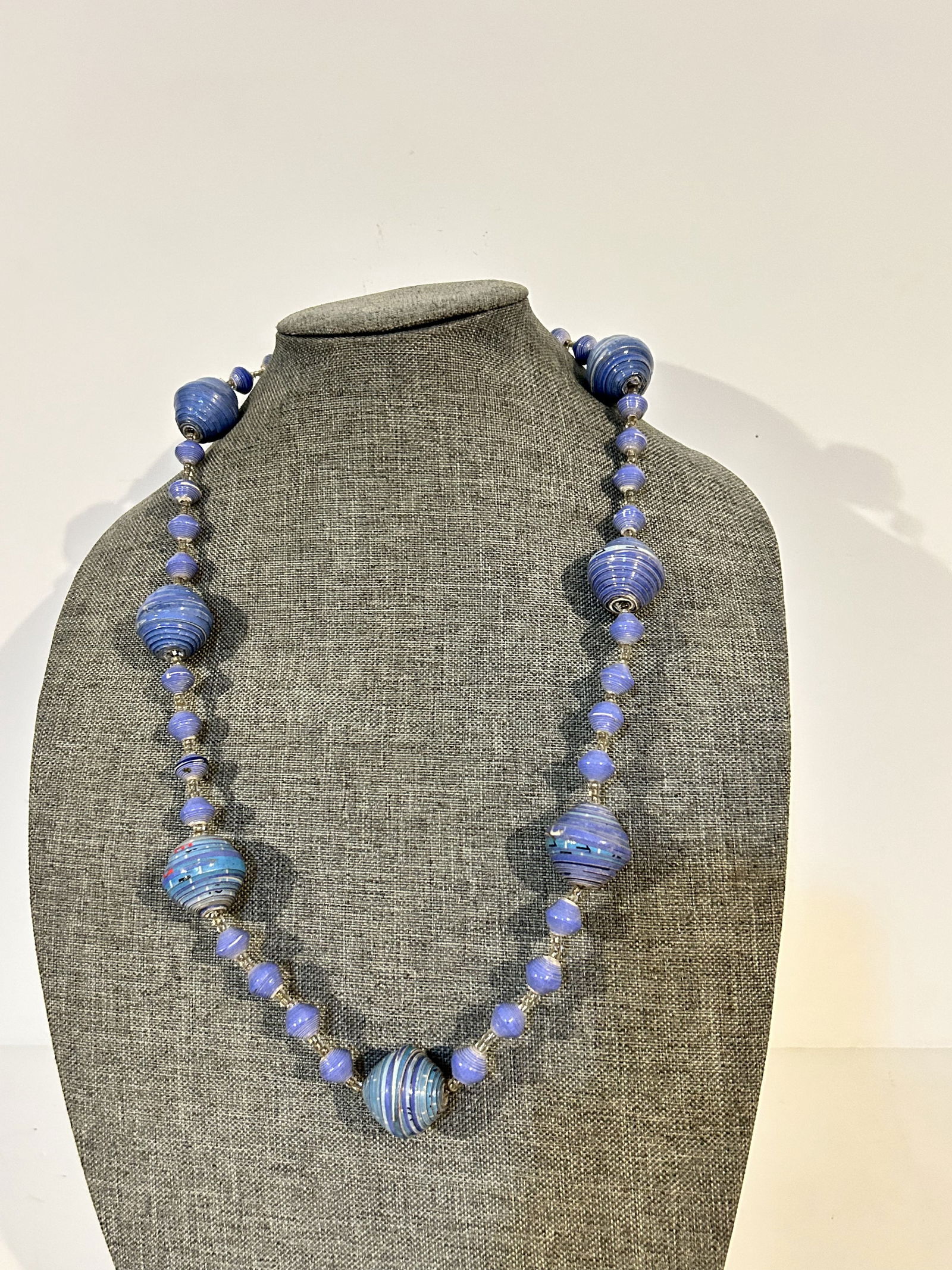 Vintage Old blue swirl large Beaded Necklace 28": Vintage Old blue swirl large Beaded Necklace 28" Please view all photos as they are part of the description and condition of this Item, Feel free to contact me with questions or picture requests! Used
