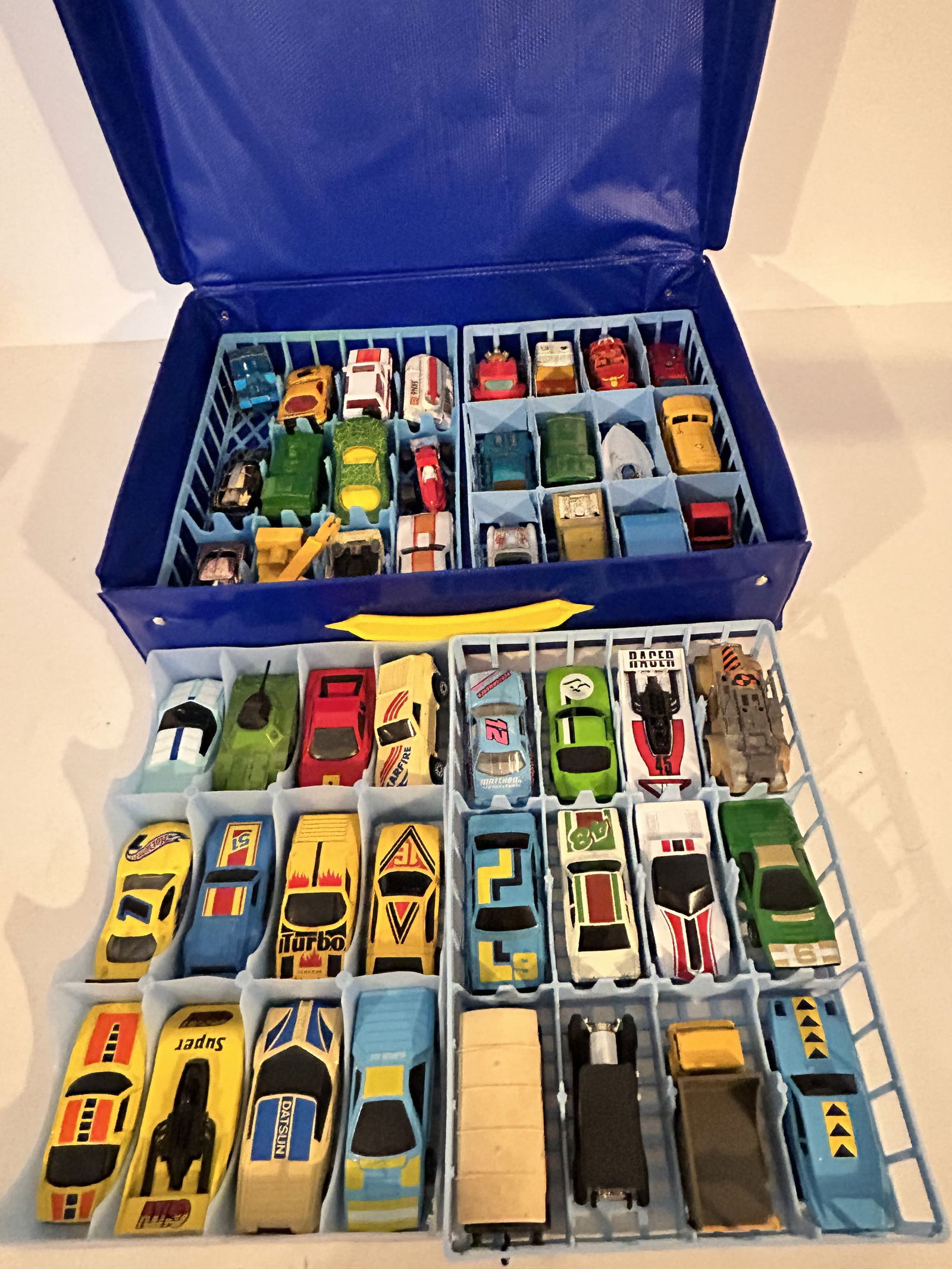 Vintage Lot of over 40 Mixed toy cars Match Box,Hotwheel (1 of 7)