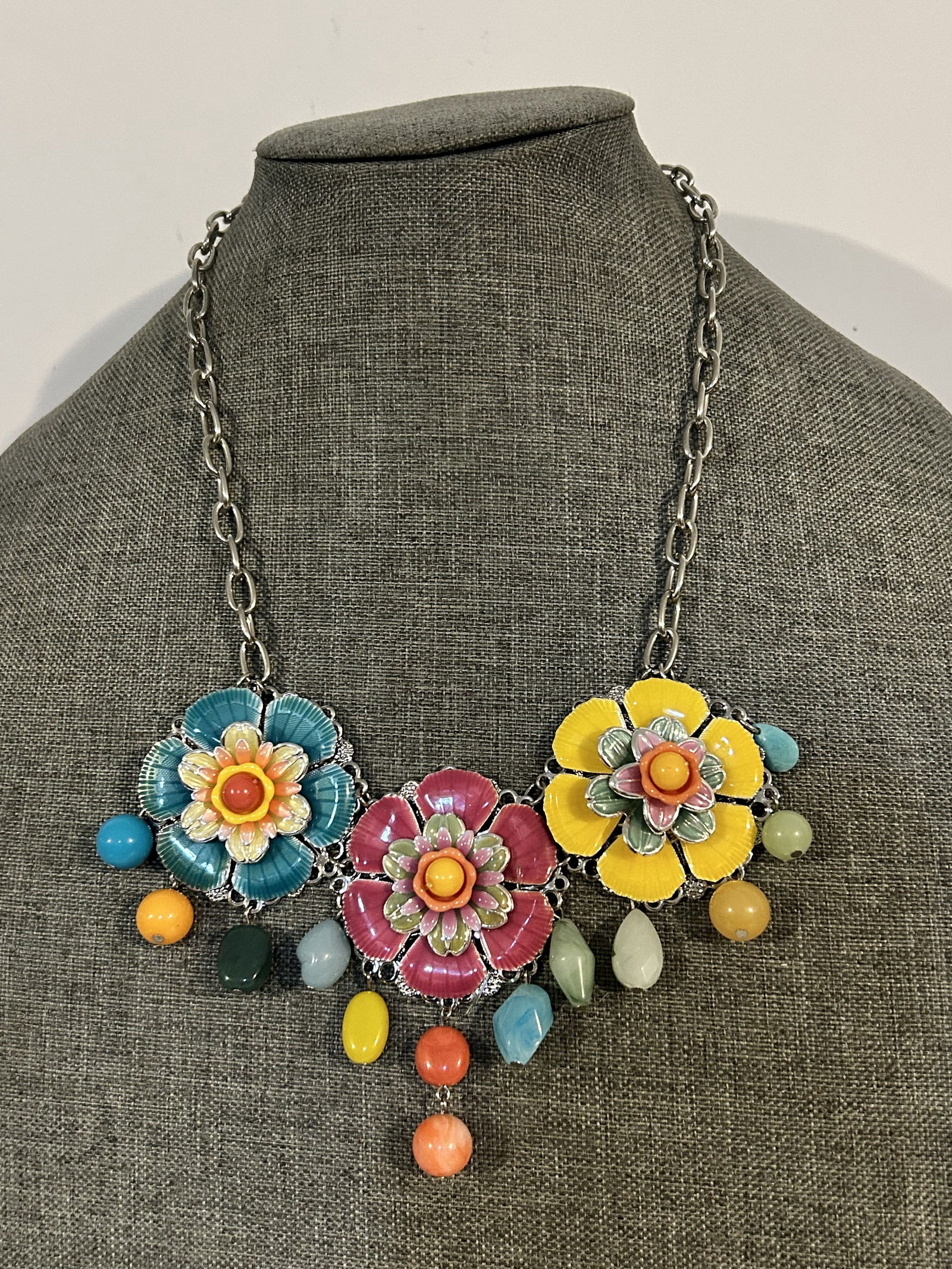 Vintage flower Statement Necklace sz 17" (1 of 4)