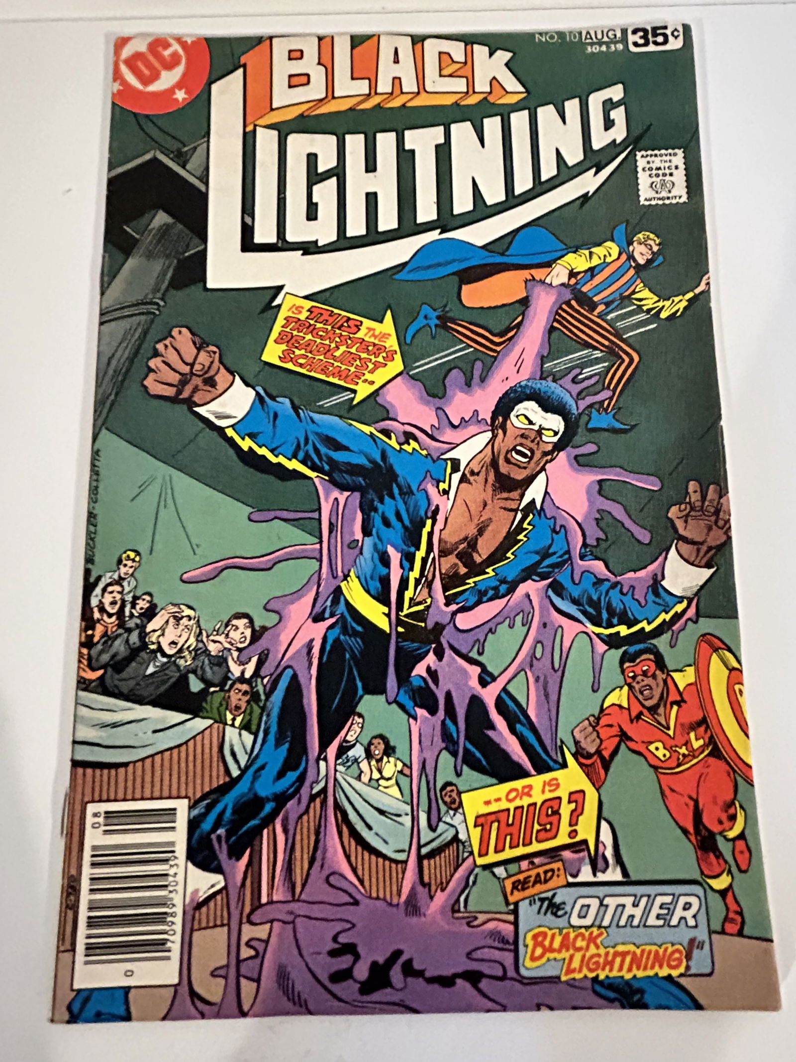 Vintage Comic Book black lightning # 10 (1 of 2)