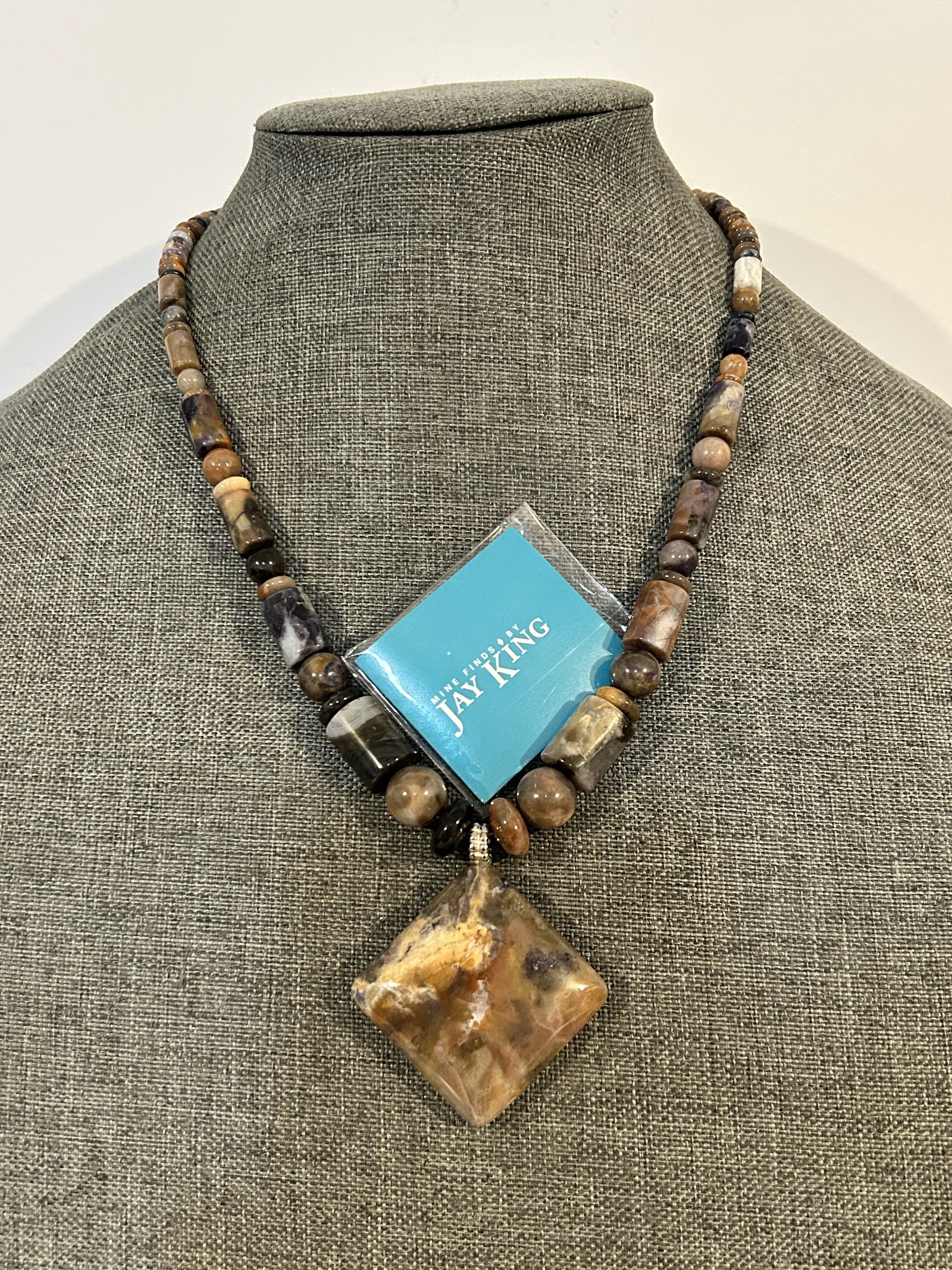 Vintage Jay King Mine Finds DTR 925 Sterling Silver Brown Beaded Tourmaline Necklace 19" New in Box: Vintage Jay King Mine Finds DTR 925 Sterling Silver Brown Beaded Tourmaline Necklace 19" New in Box Please view all photos as they are part of the description and condition of this Item, Feel free to 