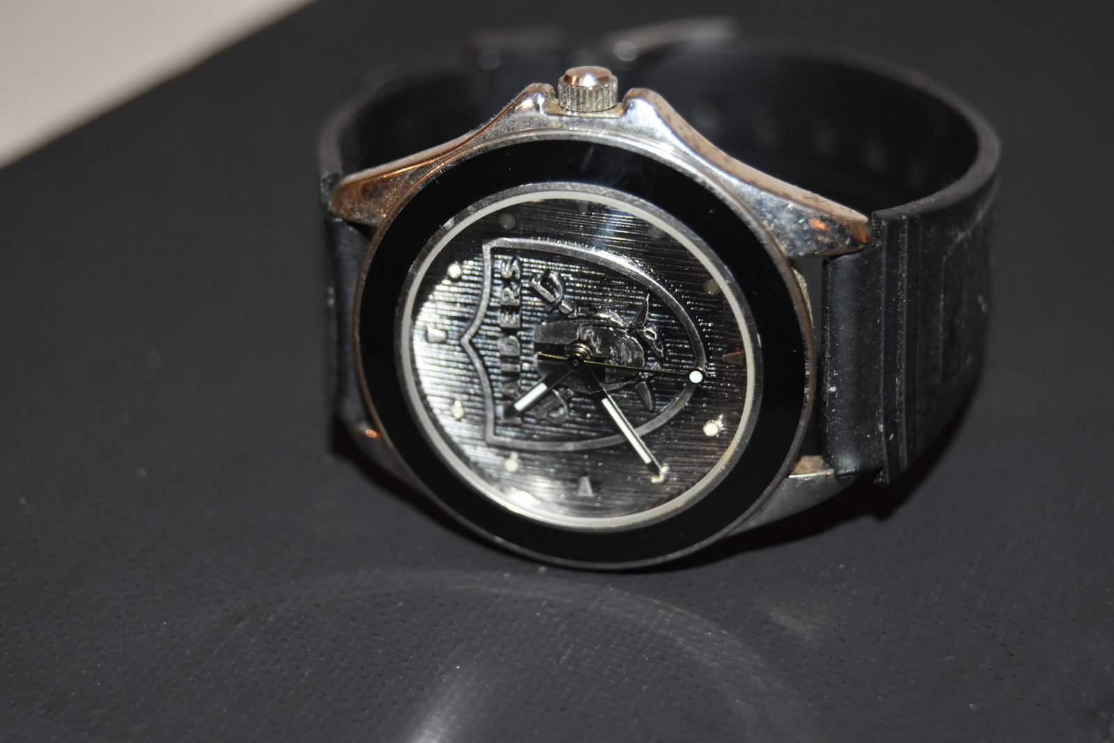 Las Vegas Raiders NFL Bracelet Watch by Fossil working (1 of 4)