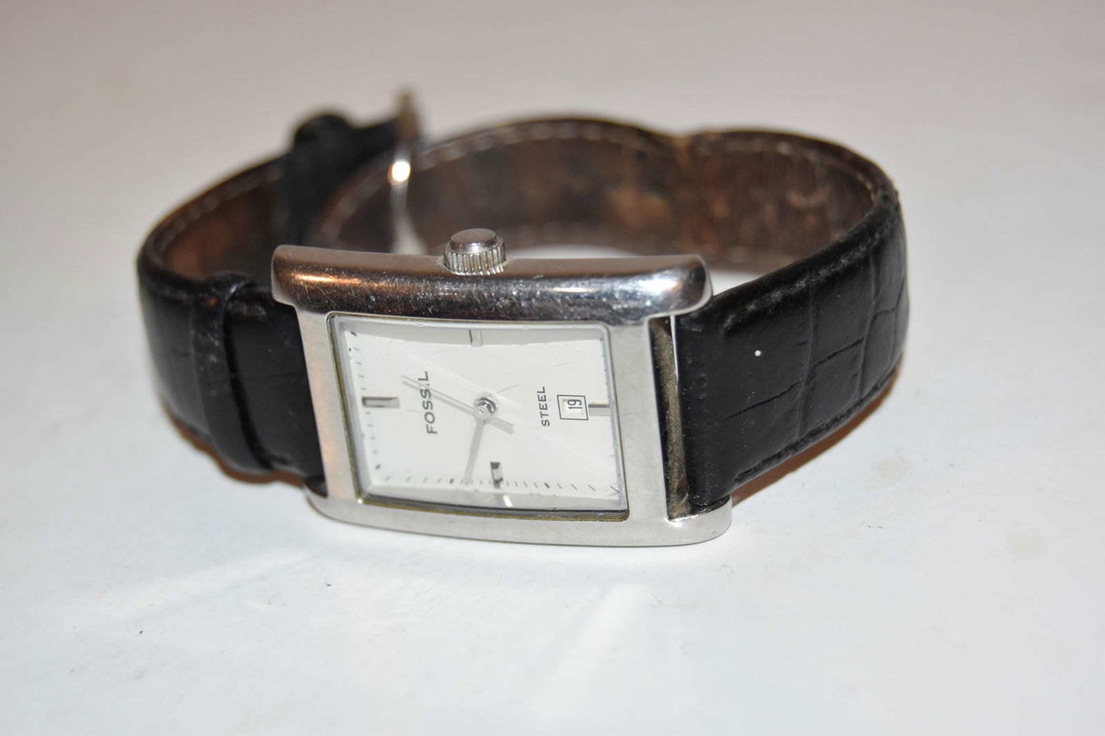 Vintage fossil steel watch works great!!!: Vintage fossil steel watch works great!!! Please view all photos as they are part of the description and condition of this Item, Feel free to contact me with questions or picture requests! Used Item A