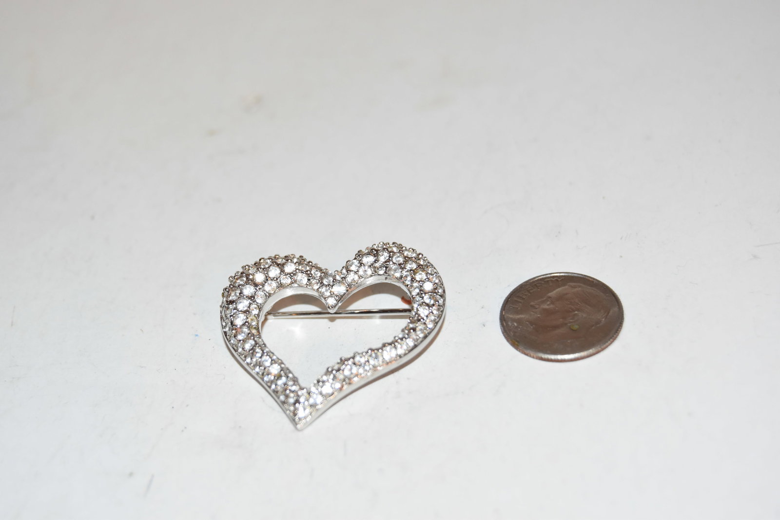 Vintage Swarovski Signed silver Tone Heart Brooch Pin: Vintage Swarovski Signed silver Tone Heart Brooch Pin Please view all photos as they are part of the description and condition of this Item, Feel free to contact me with questions or picture requests!