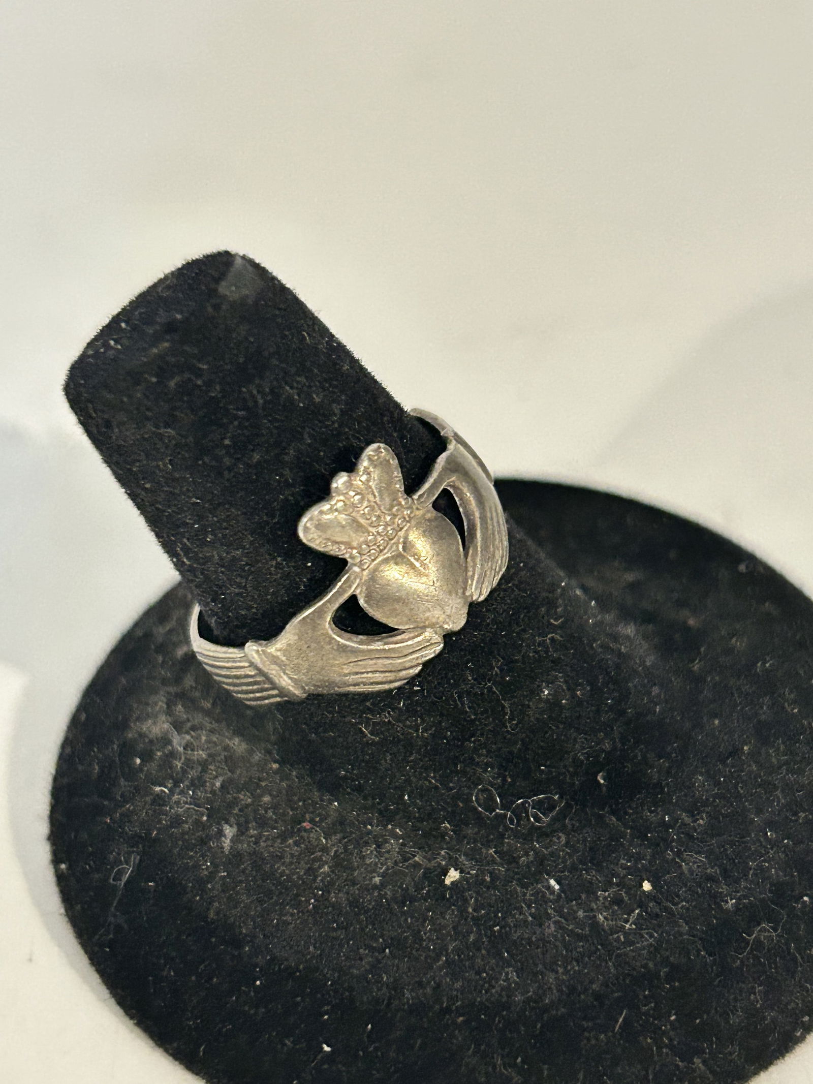 Vintage Sterling Silver Claddagh Ring sz 7.5 stamped (1 of 5)